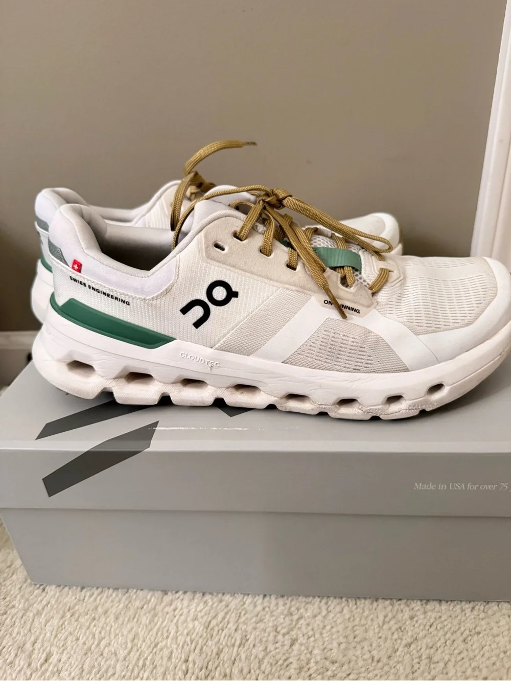 On Running Cloudrunner White/Green Running Shoes Men’s Size 10 - Picture 1 of 4